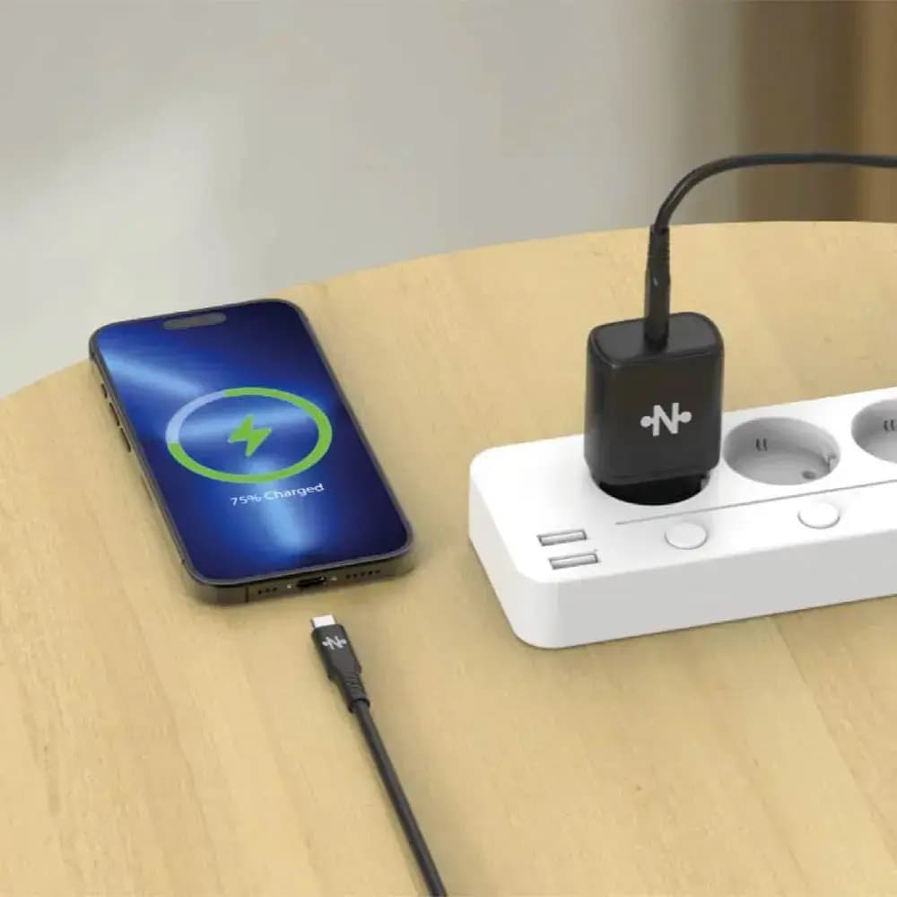 Chargeur secteur USB-C 25W avec câble USB-C – CONNECT Noir