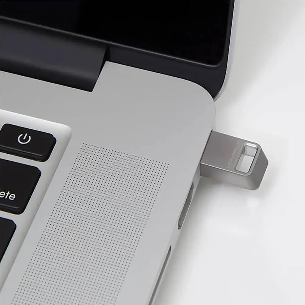 Clé USB 64Go 3.2 Kingston DataTraveler Micro DTMC3G2 Métal  - Vue 2